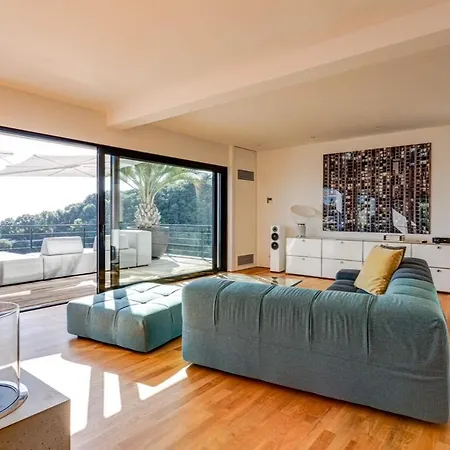 Bambou Bei Cannes Mit Blick Auf Cap Antibes Vallauris