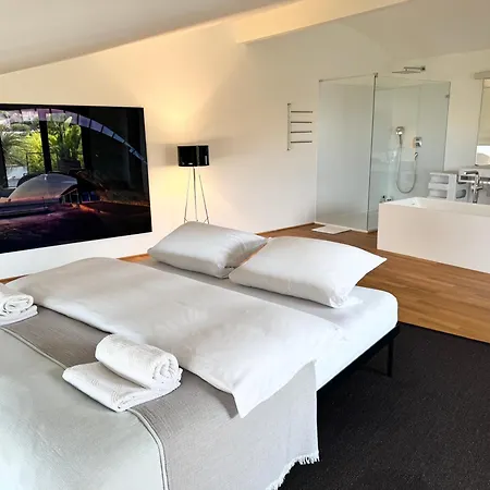 Bambou Bei Cannes Mit Blick Auf Cap Antibes Vallauris