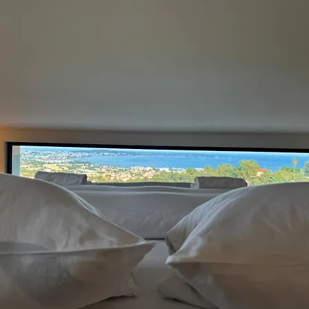 Bambou Bei Cannes Mit Blick Auf Cap Antibes Vallauris